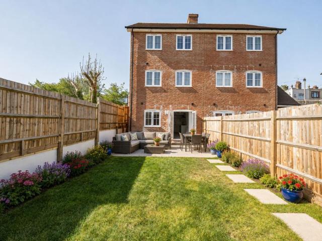 House for rent in Romford, Sandown Park