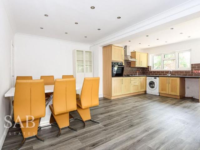 House for rent in Gould's Green, Greater London