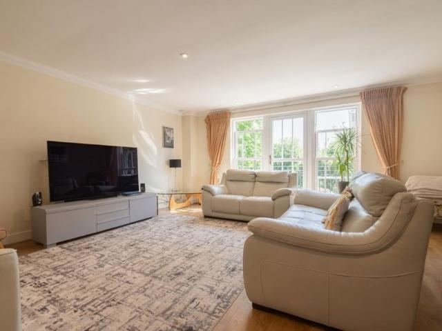House for rent in Row Town, Surrey
