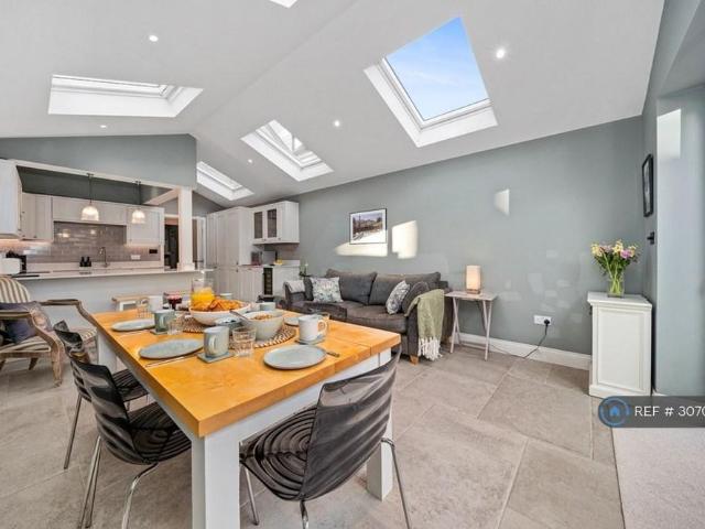 House for rent in London Borough of Barnet, Greater London
