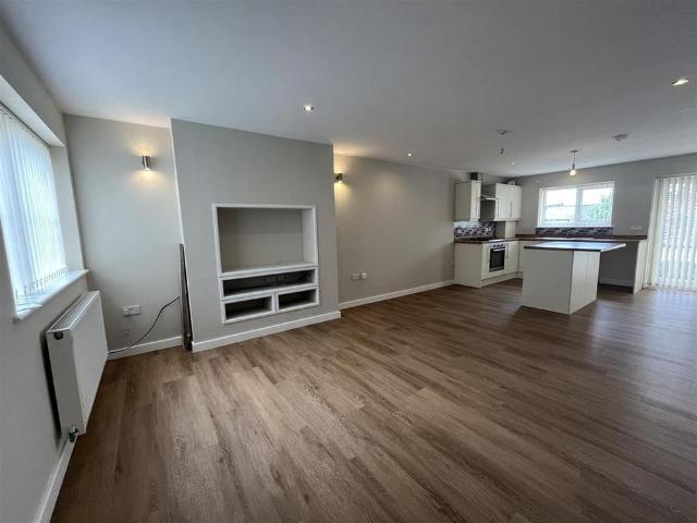 House for rent in Lower Wyke, West Yorkshire