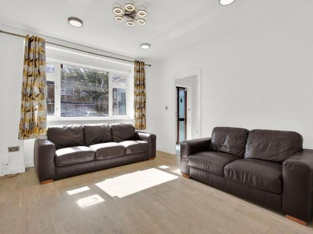 House for rent in London Borough of Redbridge, Greater London
