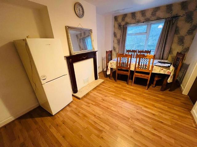 House for rent in Dixon's Green, West Midlands