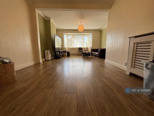 House for rent in Gould's Green, Greater London
