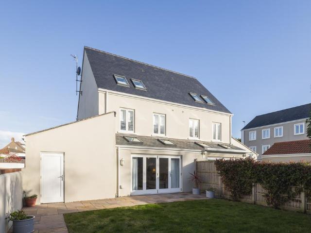 House for rent in Penweathers, Cornwall