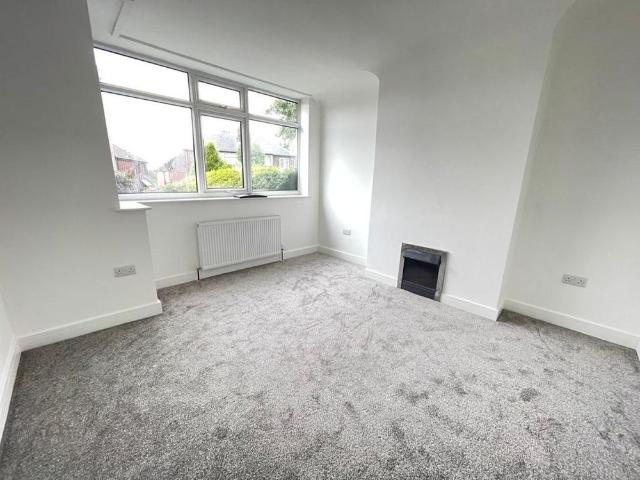 House for rent in Hollin Park, West Yorkshire