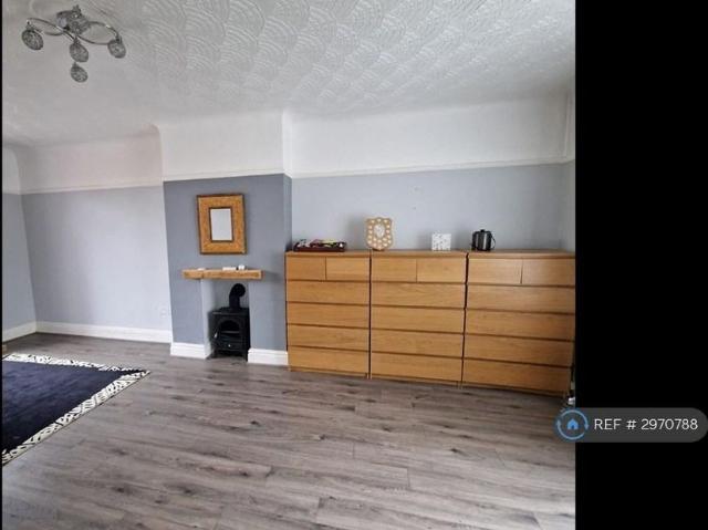 House for rent in Calderstones