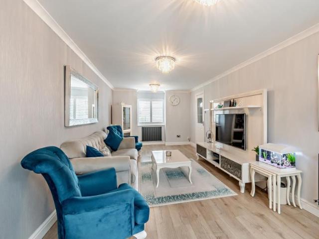 House for rent in Maple Cross, Three Rivers