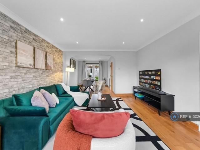 House for rent in London Borough of Barnet, Greater London