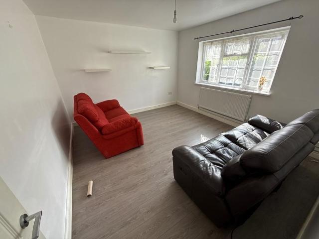 House for rent in Dixons Green, West Midlands