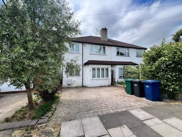 House for rent in Woodside Park, Greater London