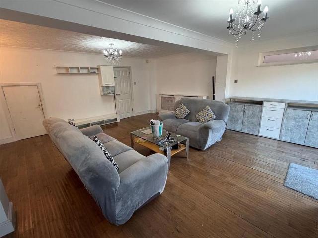 House for rent in Lower Halliford, Surrey