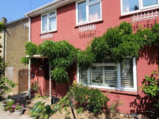 House for rent in Martyrs Field, The Bridge
