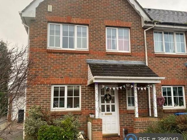 House for rent in Row Town, Surrey