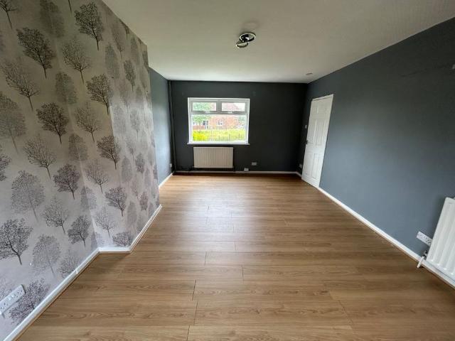 House for rent in Holmewood, West Yorkshire