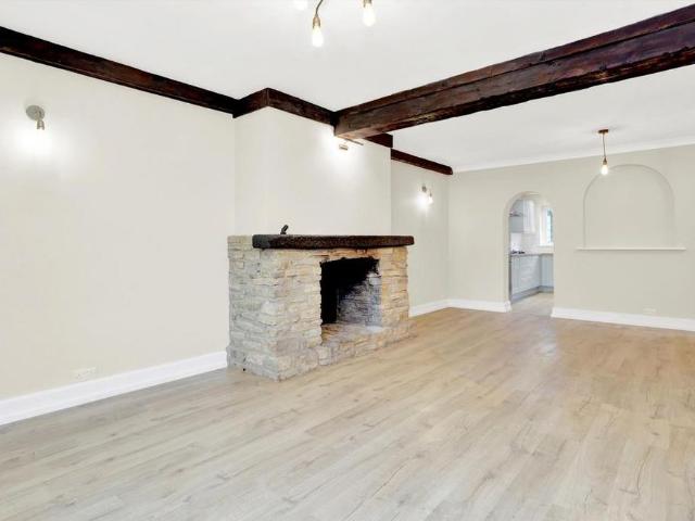 House for rent in Lower Green Esher, Blackhills