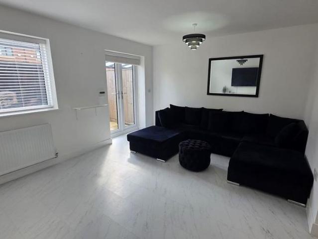 House for rent in Burnedge, Greater Manchester