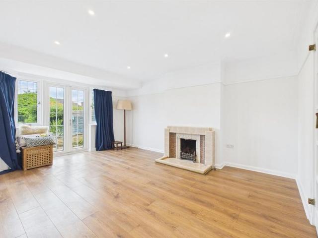 House for rent in Royal Borough of Kingston upon Thames, Greater London