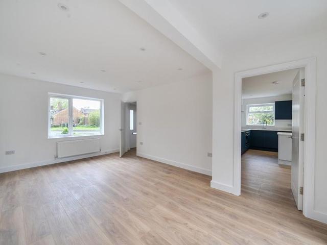 House for rent in Lower Green Esher, Blackhills