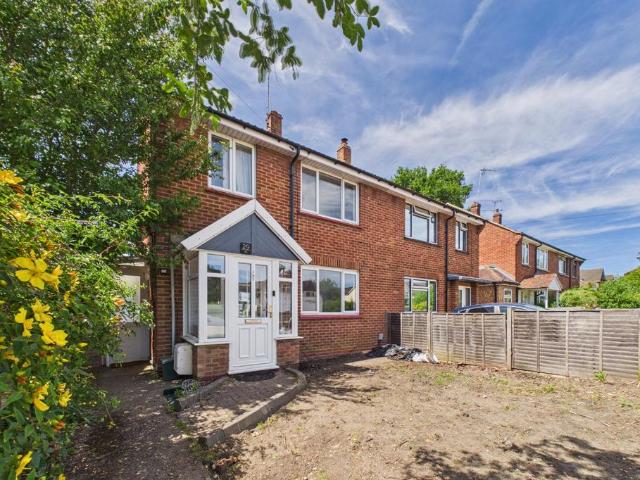 House for rent in Heol-las, Surrey