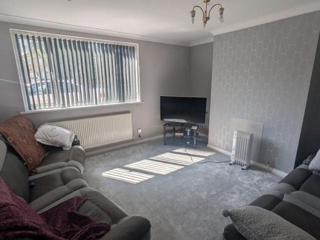 House for rent in Aldersley, West Midlands