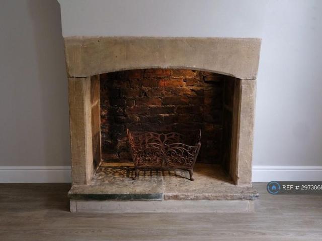 House for rent in Clifton, West Yorkshire