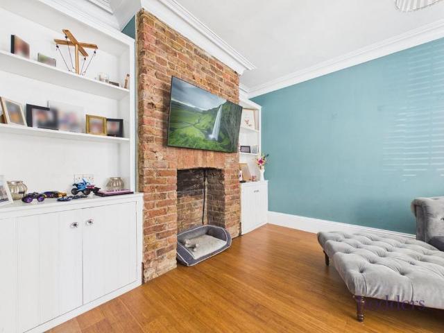 House for rent in Row Town, Surrey
