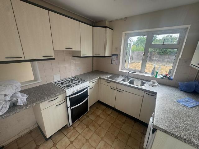 House for rent in Chattern Hill, Lower Halliford