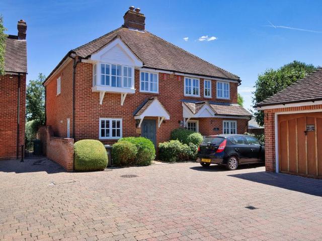 House for rent in North Bourne, Heol-las