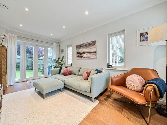 House for rent in Pachesham Park, Surrey