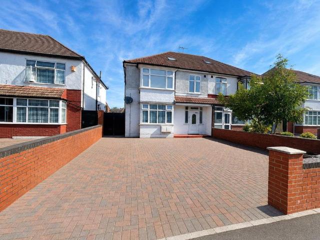 House for rent in London Borough of Hounslow, Greater London