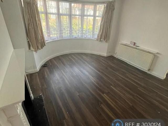 House for rent in Oakwood, Greater London
