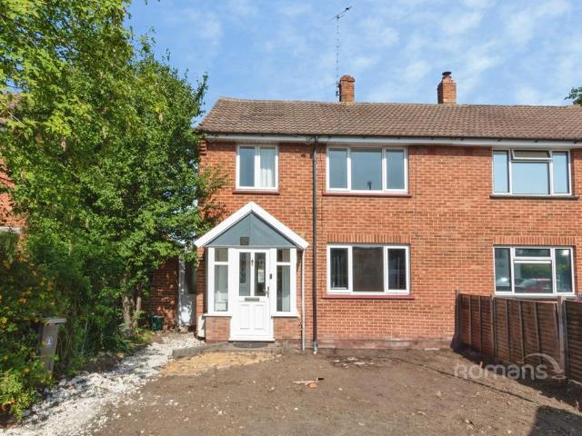 House for rent in Heol-las, Surrey