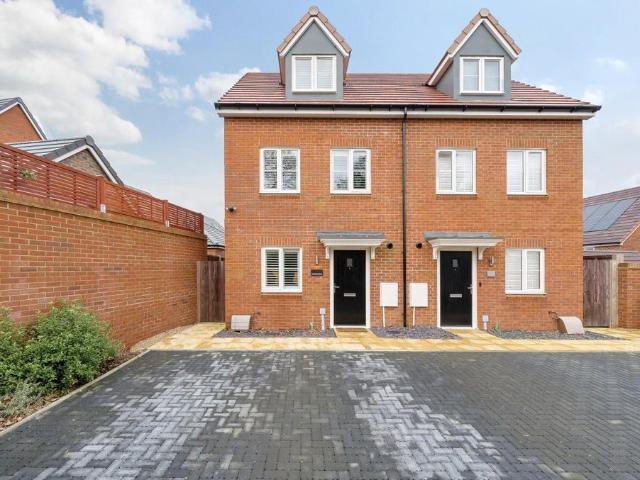 House for rent in Blue Mountain, Binfield