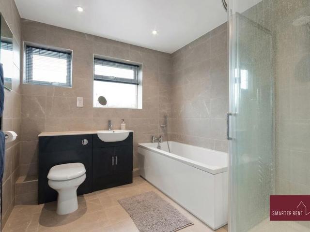 House for rent in Holyport, Bray