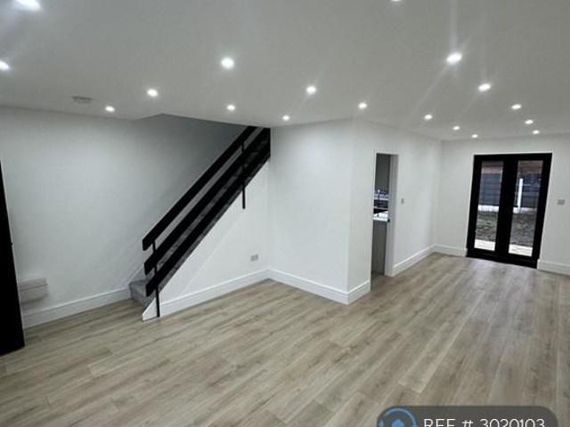 House for rent in Burnedge, Greater Manchester