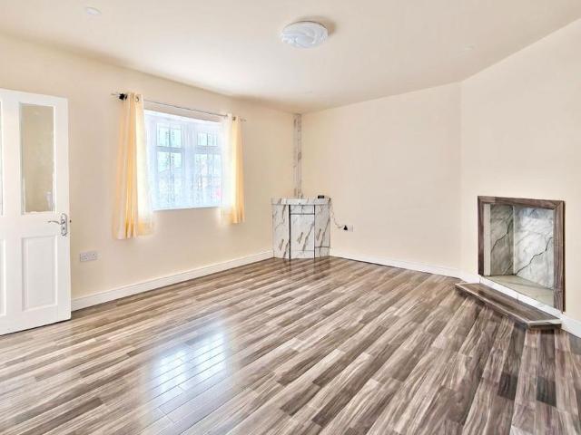 House for rent in Dixons Green, West Midlands