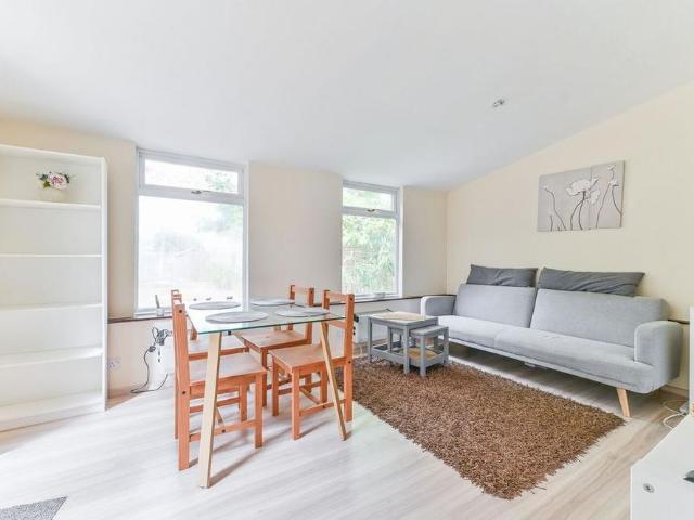 House for rent in London Borough of Croydon, Greater London