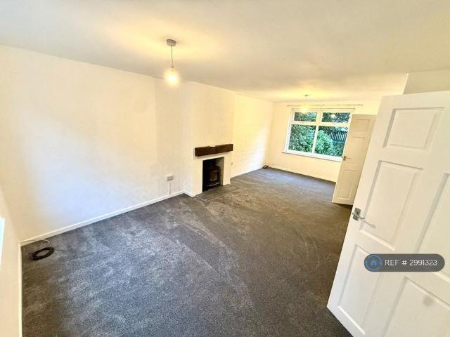House for rent in Holmewood, West Yorkshire