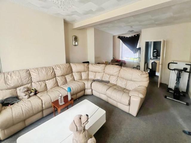 House for rent in Tonyrefail, Coedely