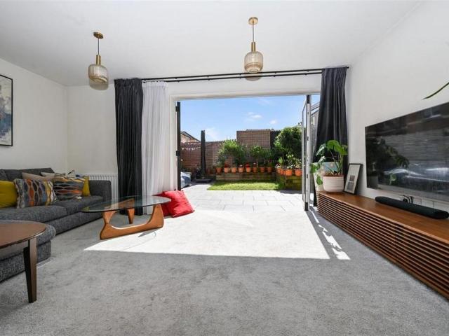 House for rent in Apperley Bridge, Bradford