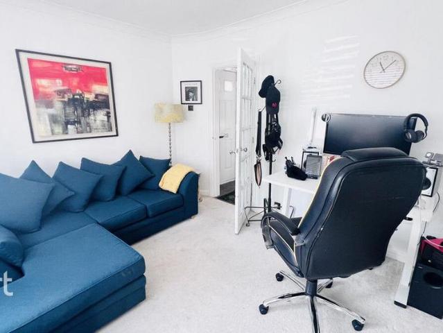 House for rent in London Borough of Ealing, Greater London
