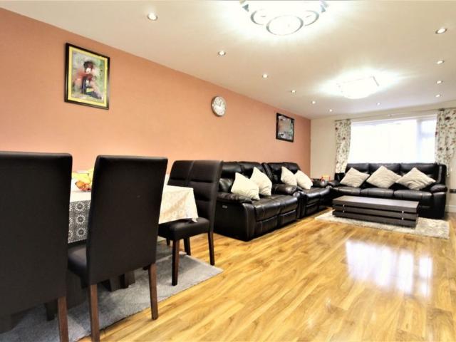 House for rent in Lower Halliford, Surrey