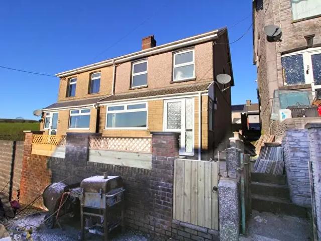 Apartment for rent in Gilfach Goch, Hendreforgan