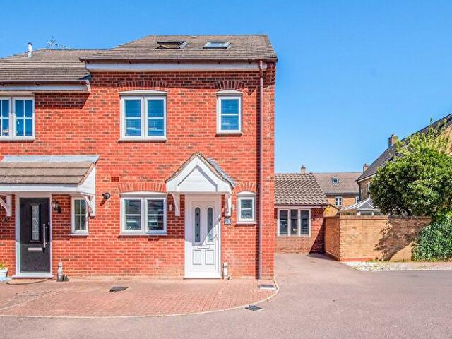 Apartment for rent in Desborough