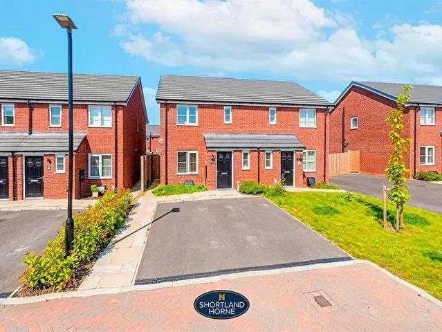 Apartment for rent in Ernesford Grange, West Midlands