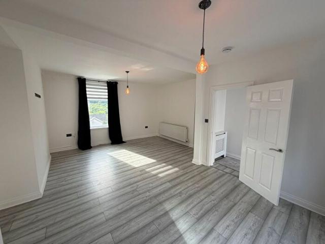 Apartment for rent in Aberaman North, Wales