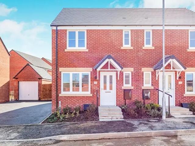 Apartment for rent in Priors Hall Park, Weldon