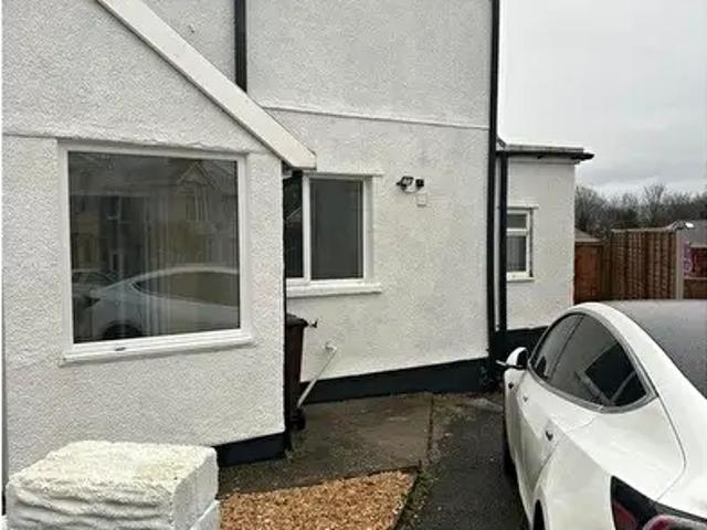 Apartment for rent in Dyffryn Clydach, Neath Abbey