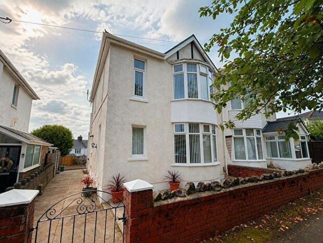 Apartment for rent in Dyffryn Clydach, Neath Abbey